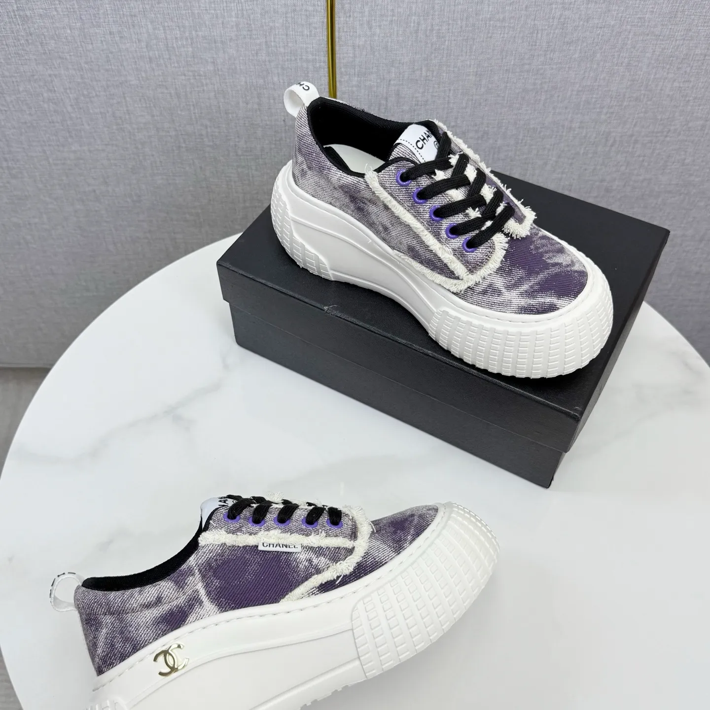 💕💕Factory direct selling price p640💕💕 Chanel Panda Shoes! 2025 counter's top casual sports shoes, this classic design; the upper is in the style of electric embroidery with various techniques; the outsole is fashionable and sporty; the unusual inclusion of a variety of color matching elements... The diversified mix and match is very good-looking and versatile, and can be used for leisure, fashion, sports, and outdoor... ꫛꫀꪝ Go➫ Materials: ❶Upper made of: original imported first-layer silk cowhide + original version waterproof cloth + original first-layer cowhide ❷Inner lining: Original Yangli+wang ❸ Outsole based on: Original TPU combination outsole Counter boutique packaging complete set for women 35–41